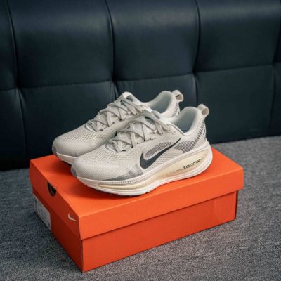 核心私 Nike Air Zoom Vomero 18 全新科技提前原鞋开发 运动跑鞋 区别市面真标版本 必定是官方强力主推款式，真正的Zoom缓震科技嵌入如假