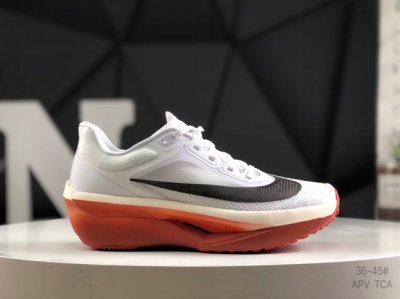 220 nk Zoom Fly 6 耐克超弹轻盈跑步鞋 鞋款搭载 Flyknit 材料 打造出众弹性 易于穿脱。采用React技术 轻盈耐穿泡绵打造,铸就出众回