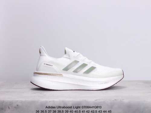 公司级阿迪达斯adidas Ultraboost Light 全掌爆米花休闲运动跑鞋。采用网材搭配反光皮革鞋面，配上stretchweb网格外底和boost中底