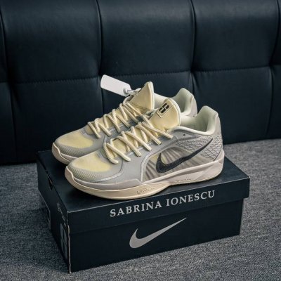 核心私 nike Sabrina 2 耐克 轻便耐磨 减震 低帮 篮球鞋 货号 Fz1517 102 尺码 36 36.5 37.5 38 38.5 39 40