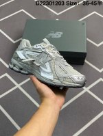 真标 新百伦 New Balance M1906系列 复古运动鞋单品宝藏老爹鞋款。作为Nb最经典的档案鞋型之一，与2002一样，1906有着Nb最成熟的技术加持