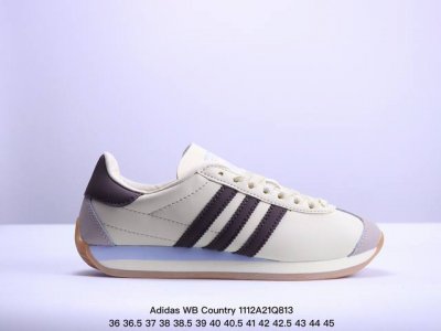 公司级阿迪达斯 Adidas WB Country 生胶底 秀气大方的鞋型 气质修身。以现代设计融合复古跑步和足球风，采用锦纶和绒面革鞋面，灵感源自70年代 c