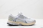 公司级耐克Nike Zoom Vomero 5 马拉松复古跑五代休闲运动慢跑鞋 采用环保纤维革饰片组合网眼布鞋面材质 升级正确后跟Tpu加固 耐弯折热塑框架支撑