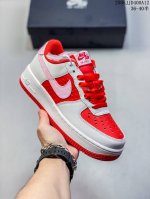 空军一号洛杉矶潮牌店限量发售 公司级 Undefeated X Nike Air Force 1 Low 空军一号低帮休闲板鞋 定制皮料 原装定制鞋盒 炫彩反光