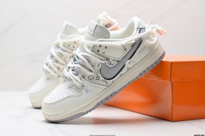 公司级耐克Nike Dunk Low 扣篮系列 复古低帮休闲运动滑板板鞋 采用脚感柔软舒适Zoomair气垫 有效吸收滑板等极限运动在落地时带来的冲击力 为街头