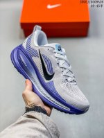 nike 耐克 佛莫罗18代系列 升级原楦原数据开发纸版 采用科技织法轻盈织物合成鞋面材质 足底搭载 Zoomx 缓震配置 Cushlon 3.0混合泡棉中底缓