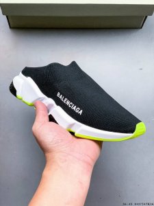 Balenciaga 巴黎世家 Speed 2.0 原版针织棉半拖袜子鞋 Md多层组合大底 360°柔韧扭曲 上脚极致舒适 全新的动感设计理念 诠释了这款皇帝一