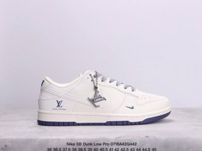 耐克nike Sb Dunk Low Pro 复古低帮 真标 休闲运动滑板板鞋。采用脚感柔软舒适zoomair气垫，有效吸收滑板等极限运动在落地时带来的冲击力，