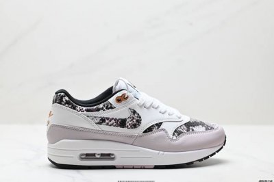 公司级Nike Air Max 1 耐克气垫 缓震 耐磨运动鞋 鞋身材质均选择皮革 织物 麂皮多种材质覆盖 保证质感的前提下 层次感也相当不错 带有开窗式 Ai