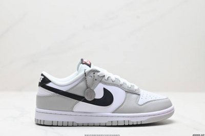 公司级耐克nike Dunk Low 板鞋 Sb系列经典百搭休闲运动板鞋加厚鞋舌的填充，使舒适性大大提升，同时也更方便穿脱中底部分则加入了脚感柔软舒适zooma