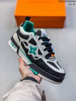 lv Skate Sneaker 路易威登 2025年新款运动板鞋 蛇年限定 春夏秀场初次亮相，此次以粒面牛皮革焕新呈现。加垫鞋领和鞋舌援引滑板鞋设计，科技鞋带