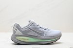 公司级Nike Vomero 18 耐克 舒适减震防滑 低帮跑步鞋 全掌Reactx泡绵中底 前掌和后跟还配备了Air Zoom气垫单元 据说跑起来更快更舒适哦