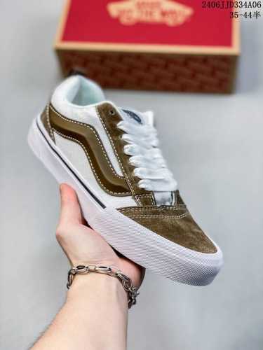 万斯 Vans Knu-Skool Vr3 Lx 面包鞋。坎普尔 茱利安系列低帮复古硫化休闲运动板鞋“肥胖版大logo”要说整个2024年最为热门的鞋型之一，