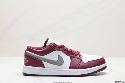 公司级nike Air Jordan 1 Low Aj1乔1低帮休闲板鞋 同步官方配色 原档冲孔鞋头 四线拉帮 鞋舌高弹海绵填充 官方货号:553558 615