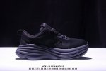 公司级小红书推荐Hoka W Bondi 8全新配色 这个品牌来自于新西兰的毛利语，Hoka表示大地，One One表示飞越，连起来就是飞越地平线，One On