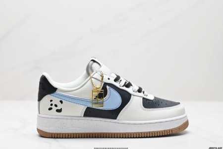 真标耐克nike Air Force 7 空军一号低帮百搭休闲运动板鞋。柔软、弹性十足的缓震性能和出色的中底设计，横跨复古与现代的外型结合，造就出风靡全球三十多 - 点击图像关闭