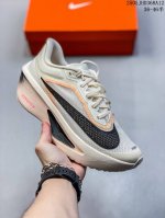 nk Zoomx Invincible Run Flyknit 6 轻量跑鞋 飞织低帮休闲运动慢跑鞋 厚底增高 老爹鞋 此鞋专为短跑运动员而生 是为 5 至 1