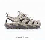 Hoka W Bondi 8 这个品牌来自于新西兰的毛利语，Hoka表示大地，One One表示飞越，连起来就是飞越地平线，One One不是读作“万万”，正确