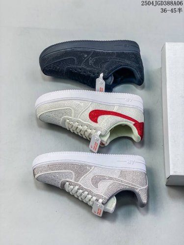 公司级带半码 耐克Nike Air Force 1“07空军一号低帮百搭休闲运动板鞋。柔软、弹性十足的缓震性能和出色的中底设计，横跨复古与现代的外型结合，造就出