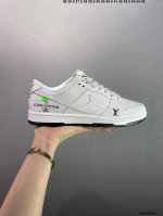 公司级Nike Dunk Sb Low 定制Dunk 定制Dunk Sb顾名思义，具有经典的Dunk血缘，又注入了更多的时尚元素。相较于普通的Dunk滑板鞋，改