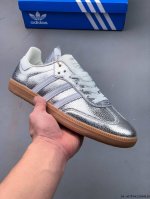 二层真标！Adidas Samba Og 经典鞋款 Adidas 近70年的经典Samba Og 修长的鞋楦,略微尖尖的鞋头,翻毛皮的鞋头拼接,这些我们都看得到