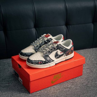 核心私 Nike Dunk 全套原楦原模倾力打造完美版型 独家原厂航空铝磨具打磨大底 鞋头坡度极致还原 无解鞋型 原盒原配 圈内天花板工艺 原厂冲刀 超高清洁度