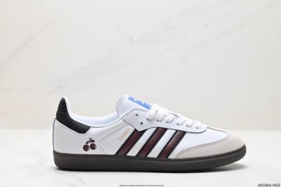 公司级adidas Samba Og 复古桑巴板鞋 纯原大厂出品这款桑巴鞋展示了高质量的工艺 带有装饰的超锁缝制和无缝的手感 柔软、柔软的皮革造型和标志性的3条