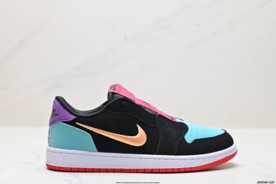 公司级nike Air Jordan 1 Low aj1乔1低帮休闲板鞋 同步官方配色 头层皮打造 正确满胶鞋垫 四线拉帮 原厂织唛标 鞋舌高弹海绵填充 官方货