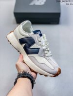 真标 Nb 新百伦 New Balance 327系列复古休闲运动慢跑鞋时尚男女运动鞋 以更纯粹的复古风格设计打造的全新造型 侧身还以解构设计，将 N 字标志以