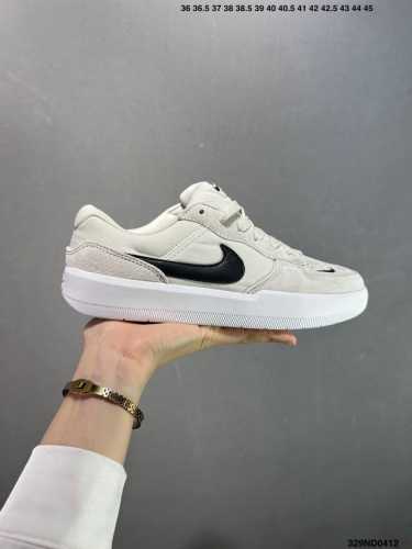 耐克Nike Sb Force 58是一款将前沿创新带入街头的单品，它具有硫化杯底，具有出色的耐用性和灵活性。使用帆布和绒面革，在饰面上放置通风口，它自始至终都