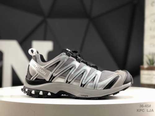 300 Salomon Xa Pro 3D Suede 萨洛蒙户外越野跑鞋 鞋面采用Sensifit贴合技术 全方位贴合包裹脚型 鞋跟部鞋底牵引设计 提供强大的