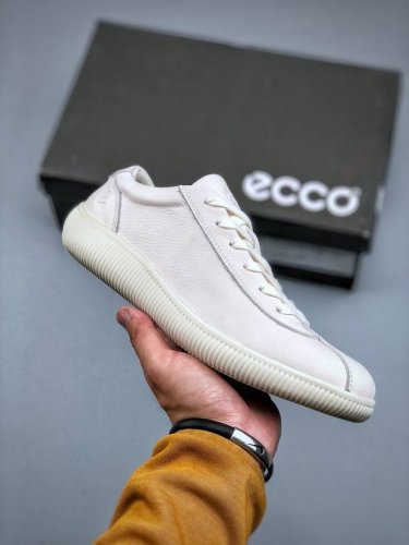 ecco 爱步 #经典和现代工艺品质融合 精选小牛皮面料 百搭潮流 减震 舒适性相当不错 版型楦型非常到位上脚 专柜热销款 独有鞋型设计 特有Logo车边 特别