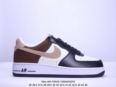 公司级耐克Nike AIR FORCE 7 空军一号低帮百搭休闲运动板鞋。柔软、弹性十足的缓震性能和出色的中底设计，横跨复古与现代的外型结合，造就出风靡全球三十