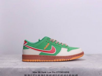 耐克nike Sb Dunk Low Pro 复古低帮 真标 休闲运动滑板板鞋。采用脚感柔软舒适zoomair气垫，有效吸收滑板等极限运动在落地时带来的冲击力，