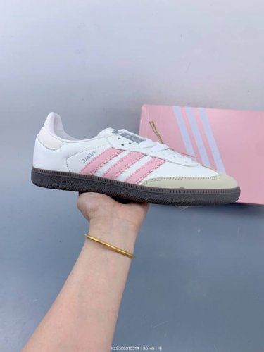 adidas 阿迪达斯 德训系列 原楦原纸版数据开发，采用牛剖革组合马毛鞋面材质，外置国标5级耐磨标准橡胶大底复古风十足，联乘英国设计师品牌Wales Bonn