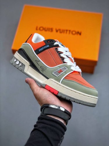 Louis Vuitton Trainer Sneaker Low Lv路易威登低帮板鞋 完美清洁度 正确一致tpr光泽组合鞋底 耐弯折滴塑支持片 原版购入历时