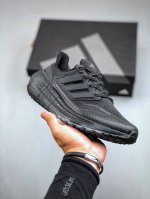 Adidas Ultra Boost Light 缓震运动休闲轻便透气跑步鞋 采用adidas Primeknit鞋面裹脚舒适 搭载boost技术 为运动添舒适