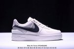 Nike Air Force 1 ’07 Low 空军飞勾一号低帮百搭休闲运动板鞋。柔软、弹性十足的缓震性能和出色的中底设计，横跨复古与现代的外型结合，造就出风