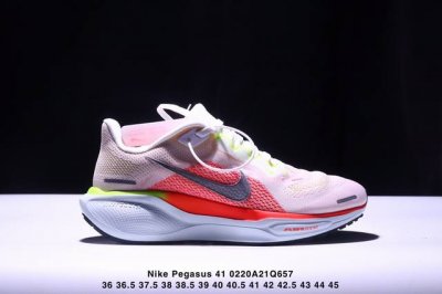Nike 飞马新鞋 触感柔软，质感升级！随着“耐克 蓝图 系列”在巴黎的盛大发布，全新一代 登月41代 Nike Pegasus 41也正式登场啦！Nike P