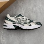 本地 核心私 Asics 亚瑟士 Gel- 男女时尚透气 健步减震 运动潮流耐磨休闲鞋 选用网眼与皮革相接，复古而富有层次感。网布搭配银色金属感线条，虎爪 Lo