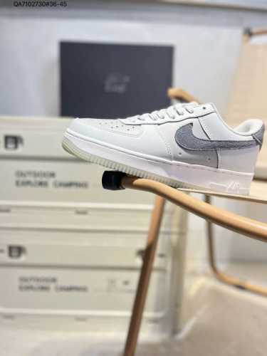 160 耐克 Nike Air Force 1 '07空军一号 百搭休闲运动板鞋。柔软、弹性十足的缓震性能和出色的中底设计，横跨复古与现代的外型结合，造就出风靡