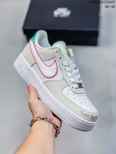 公司级带半码 耐克nike Air Force 1 Low 空军一号 Af1 低帮百搭厚底增高休闲运动板鞋。柔软、弹性十足的缓震性能和出色的中底设计，横跨复古与