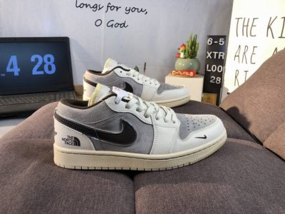 air Jordan 1 Low Aj1乔1低帮北面联名同步官方配色 市场唯一独家头层皮打造 原鞋原档案开发 原厂皮料 原档冲孔鞋头 正确满胶鞋垫 四线拉帮 原
