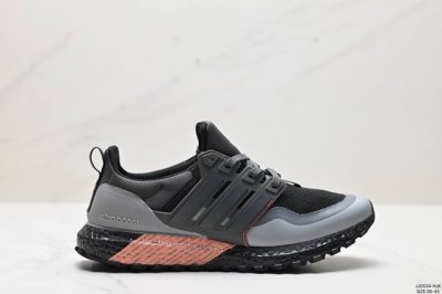 真标adidas Boost All Terrain低帮缓震跑步鞋 原装高弹boost颗粒大底 缓震性能卓越 体质轻盈且抗冲击 整双鞋子的透气性和舒适度完美 货