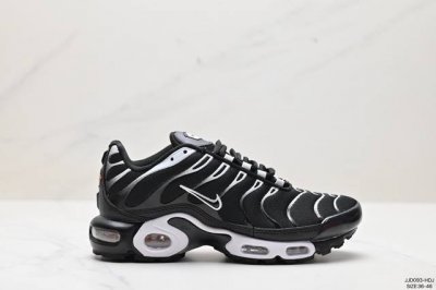 真标耐克nike Air Maxplus Drift休闲气垫缓震跑步运动鞋 造型超讨喜！鞋面以帆布和织物材质包裹，保证了轻薄透气，更适合夏季穿着。鞋侧 鱼骨 形