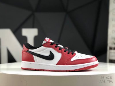 公司级带半码 耐克 乔丹Air Jordan 1 Low Aj1 乔1 乔丹1代Aj1 低帮复古文化休闲运动篮球鞋。该鞋款从 1985 年元年款汲取设计灵感，焕