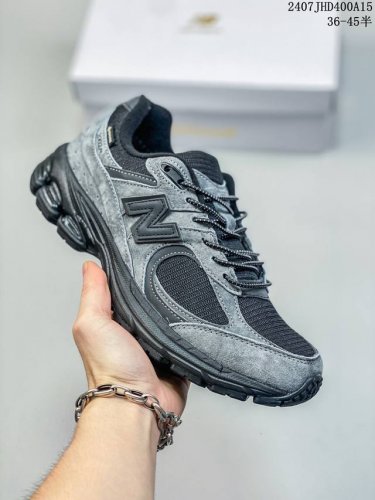 New Balance 2002 复古单品 鞋款延续了经典科技，升级版n-Ergy缓震物料机能与材质上脚太舒适了，鞋面的柔软麂皮搭配尼龙网布，特别透气而且还复古