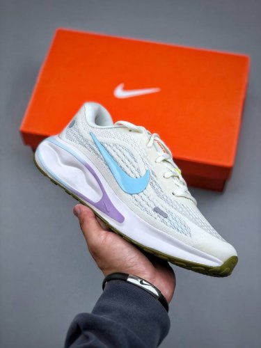 nike Journey Run 舒适简约轻质缓震休闲运动跑步鞋采用科技织法轻盈织物合成鞋面材质 搭载柔软厚实Comfiride泡绵缓震组合外置防滑耐磨橡胶底片