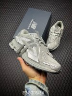 公司级 New Balance 6系列复古老爹风休闲运动慢跑鞋 M 6 采用轻质牛剖革拼接透气网眼衬垫织物鞋面材质 T-Beam大底提供足步弓支撑，保持步态稳定
