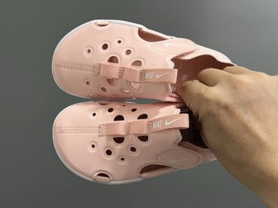 nk新款阳光Sunray Protect 4代儿童沙滩镂空凉鞋 Size：22-35码 高端1:1原版定制 优质皮料镂空设计，透气又舒适 飞翼魔术贴设计，穿脱方